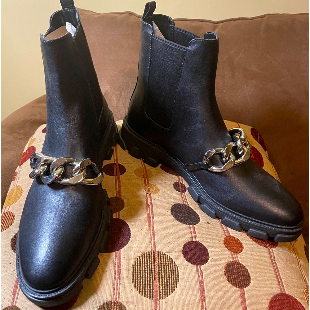 Michael Kors Boot w Chain Size 11